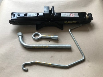 АВТОМОБИЛЬНЫЙ ДОМКРАТ FIAT MULTIPLA БУКСИРОВОЧНЫЙ ЗАМОК