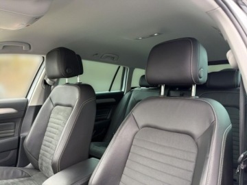 Volkswagen Passat B8 Variant Facelifting 2.0 TDI SCR 150KM 2023 Volkswagen Passat TDI 150KM Elegance LED Matrix Nawigacja Martwe pole, zdjęcie 11