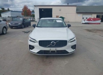 Volvo S60 III 2022 Volvo S60 2022, 2.0L, 4x4, B5 MOMENTUM, od ubezpieczalni 2.0 Benzyna 247KM, zdjęcie 3