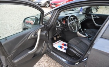 Opel Astra J Sports Tourer 1.4 Turbo ECOTEC 140KM 2012 Opel Astra 1.4 150 JAHRE Benzyna Tempomat Cz. parkowania Klimatyzacja 1.4, zdjęcie 11