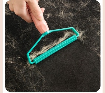 Щетка для бритвы, чтобы удалить волосы из одежды