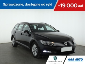Volkswagen Passat B8 Variant 2.0 TDI BlueMotion SCR 150KM 2017 VW Passat 2.0 TDI, Automat, Navi, Klima