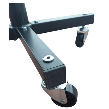 Подставка для колес, алюминиевые диски, мобильные стальные диски для колес и шины на колесах.