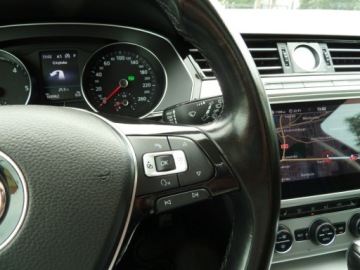 Volkswagen Passat B8 Variant 2.0 TDI BlueMotion SCR 150KM 2018 Volkswagen Passat NAWIGACJA PLHIGHLINE DSG-7PANORAMAASYSTENT PARKOWANIASKO, zdjęcie 9