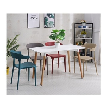 Ажурный стул в гостиной Red Scandian Bistro, набор из 4 шт.