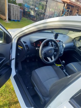 Kia Ceed I Hatchback 5d Facelifting 1.6 CRDi WGT 90KM 2011 KIA CEE'D (ED) 1.6 CRDi 90 KM, zdjęcie 6