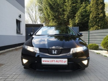 Honda Civic VIII Hatchback 3d 1.8 i-VTEC 140KM 2010 Honda Civic 1.8 I-VTEC 140KM Klimatronic Tempomat, zdjęcie 1