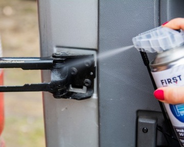 СМАЗКА ДЛЯ ЗАМКОВ, НАПРАВЛЯЮЩИХ, НАВЕСНЫХ ЗАМКОВ СПРЕЙ 400 МЛ