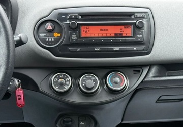 Toyota Yaris III Hatchback 5d Facelifting 1.0 VVT-i 69KM 2016 Toyota Yaris Salon Polska, Serwis ASO, Czujniki park. 1 rej IV 2017r. 69KM, zdjęcie 7