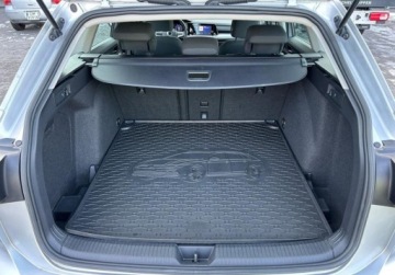 Volkswagen Golf VIII Variant 1.5 TSI 130KM 2021 Volkswagen Golf Variant Variant Life, ACC, Ladowarka indukcyjna, Ambiente,, zdjęcie 9