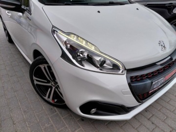 Peugeot 208 I Hatchback 5d Facelifting 1.2 PureTech 110KM 2016 Peugeot 208 GT Line Kamera Klimatronik PDC Sensor Alu 1.2 Benzyna 110KM, zdjęcie 3