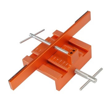 Приспособление для установки фурнитуры шкафа. Приспособление для установки дверей кухонного шкафа.