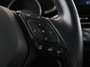 Toyota C-HR I Crossover 1.8 Hybrid 122KM 2019 Toyota C-HR navi kamera ACC klima-auto LED hak, zdjęcie 29