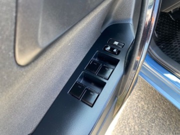 Toyota Auris II Touring Sports Facelifting 1.8 Hybrid 136KM 2016 Toyota Auris HYBRYDA AUTOMAT KLIMATYZACJA NAWIGACJA KAMERA TEMPOMAT GRZANE, zdjęcie 13