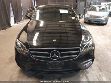 Mercedes Klasa E W213 2019 Mercedes-Benz Klasa E 2019 Mercedes-Benz E-Class E 300 4MATIC Sedan 2.0, zdjęcie 1
