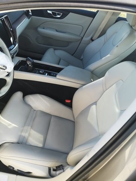 Подлокотник центрального тоннеля VOLVO V60 II 2018-2023 надпись s60 III