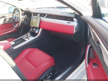 Jaguar XF II 2021 Jaguar XF R-Dynamic Se P300 2021 2.0 Benzyna 296KM, zdjęcie 9
