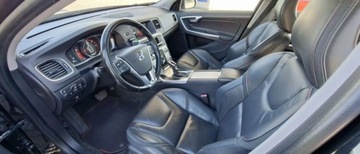 Volvo V60 I Kombi Facelifting 2.0 D4 DRIVE-E 181KM 2014 Volvo V60 Volvo V60 D4 Geartronic Ocean Race 2.0 Diesel 181KM, zdjęcie 5