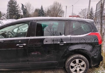 Peugeot 5008 I Minivan 2.0 HDi FAP 150KM 2013 Peugeot 5008 2013r, 2.0 HDI. Uszkodzony przod. 2.0 Diesel 150KM, zdjęcie 3