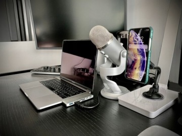 АВТОМОБИЛЬНЫЙ ДЕРЖАТЕЛЬ ТЕЛЕФОННОГО КАБЕЛЯ ДЛЯ ЗАРЯДНОГО УСТРОЙСТВА IPHONE