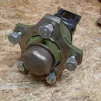 СТУПИЦА КОЛЕСА С ШТИФТОМ В КОМПЛЕКТЕ URSUS C-330 C-360