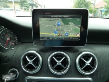 Mercedes Klasa A W176 Hatchback 5d Facelifting 160 102KM 2017 Mercedes-Benz Klasa A Mercedes-Benz Klasa A W176 160 BIALA PERLAXENONYLedy, zdjęcie 9