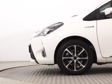 Toyota Yaris III Hatchback 5d Facelifting 2017 1.5 Hybrid 100KM 2018 Toyota Yaris 1.5 Hybrid, Salon Polska, Automat, zdjęcie 14