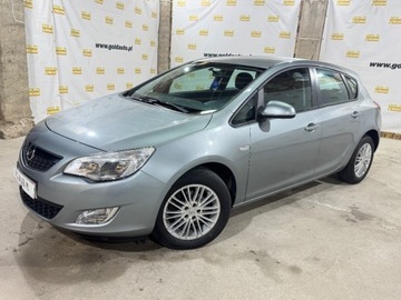 Opel Astra J Hatchback 5d 1.4 Twinport ECOTEC 100KM 2011 Opel Astra 1.4 100KM Klima 1-reka Gotowy do jazdy 1.4 Benzyna 100KM, zdjęcie 1