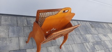 Стильная газетница с рафией, красивая для газет из рафии.