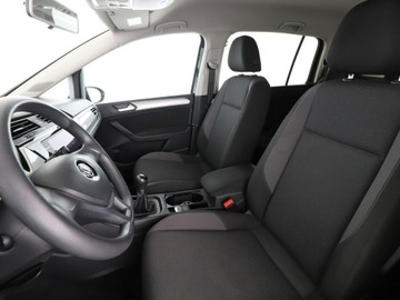 Volkswagen Touran III 1.2 TSI 110KM 2017 Volkswagen Touran navigacja klimatyzacja grzane, zdjęcie 12