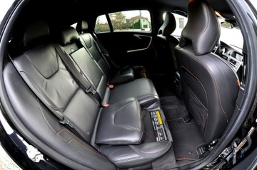 Volvo V60 I Kombi Facelifting 1.6 D2 115KM 2015 Volvo V60 LiFT Ocean Race 1,6 HDi Ledy Digital, zdjęcie 19