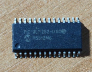 Mikroprocesor PIC18LF252-I/SO