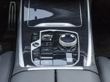 BMW X7 SUV Facelifting 3.0 40d 352KM 2025 BMW X7 xDrive40d Individual Edition Suv 3.0 (352KM) 2025, zdjęcie 10