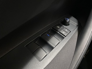 Toyota Corolla XII Hatchback 1.8 Hybrid 122KM 2021 Toyota Corolla 1.8 Hybrid Active Seria E21 (2019-), zdjęcie 19