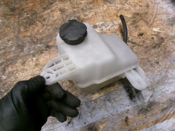 KIA RIO III NÁDOBKA VYROVNÁVACÍ 1.4 CRDI