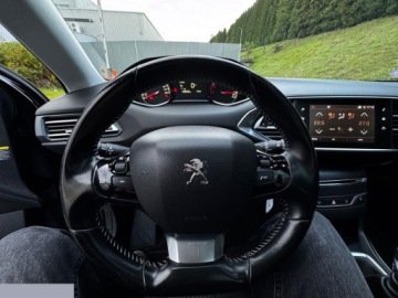 Peugeot 308 II SW Facelifting 1.2 PureTech 130KM 2018 Peugeot 308 1.2 130KM e-THP Stop &amp; Start Allure 2018r, zdjęcie 22