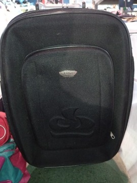 Sortowane walizki i torebki drogowe 1 gatunek hurt na wagę