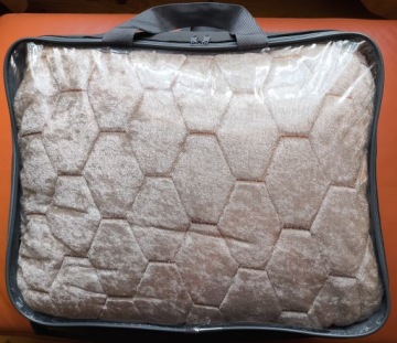 Простыня 250 x 260 см светло-бежевая глянцевая и 2 наволочки, 3 части