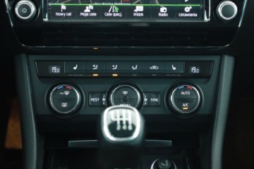 Skoda Superb III Kombi 1.6 TDI 120KM 2017 Skoda Superb 1.6 TDI, Navi, Xenon, Bi-Xenon, zdjęcie 17