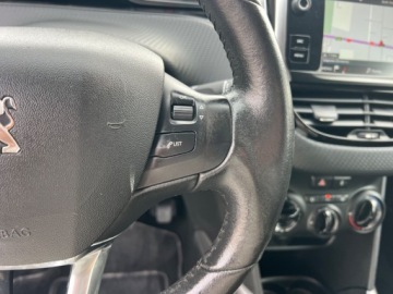 Peugeot 2008 I SUV Facelifting 1.2 PureTech 130KM 2017 Peugeot 2008 Style Nawigacja Klimatyzacja Parktronic El.szyby El.Lusterka, zdjęcie 14