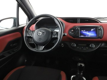Toyota Yaris III Hatchback 5d Facelifting 2017 1.5 Dual VVT-iE 111KM 2018 Toyota Yaris klima-auto kamera Bluetooth tempomat, zdjęcie 15