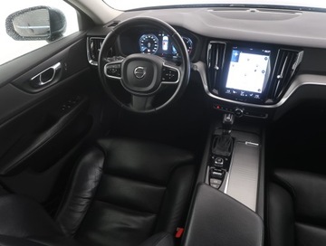 Volvo V60 II  Kombi 2.0 D4 190KM 2019 Volvo V60 D4 2.0, 187 KM, Automat, Skóra, Navi, zdjęcie 6