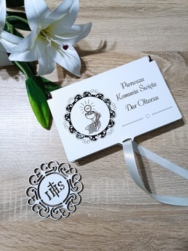 Подарок на алтарь копилки и Святое Причастие