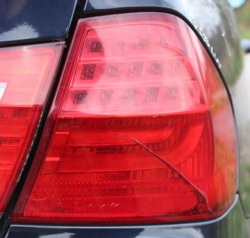 LAMPA PRAWY TYŁ W BŁOTNIK BMW E90 LIFT