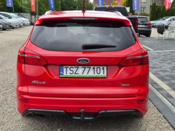 Ford Focus III Kombi Facelifting 1.0 EcoBoost 125KM 2015 Ford Focus Lift Sliczny czerwony 1.0 ST LINE bezwypadkowy zarejestrowany, zdjęcie 6