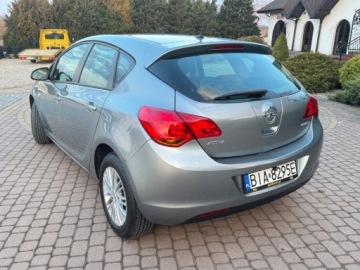 Opel Astra J Hatchback 5d 1.4 Twinport ECOTEC 100KM 2011 Opel Astra 1.4 100KM Klima 1-reka Tablet Carplay Gotowy do jazdy PL, zdjęcie 27
