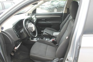 Mitsubishi Outlander III 2018 Mitsubishi Outlander ROK 2018 POJ 2,3 150 KM, zdjęcie 8