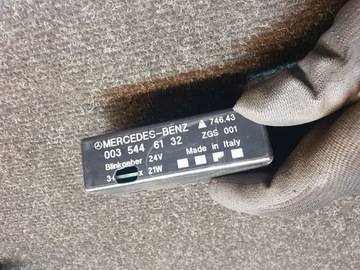 MERCEDES-BENZ VANEO W414 2011 RELÉ SVĚTEL