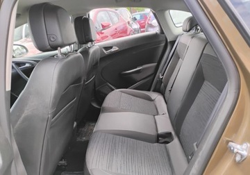 Opel Astra J Sedan 1.6 Twinport ECOTEC 115KM 2016 Opel Astra 2016r, Salonowa. 1.6 LPG. Uszkodzony prawy bok. Jezdzi. 1.6, zdjęcie 8