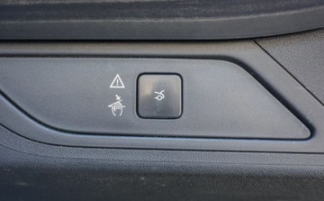 Citroen Grand C4 Picasso II Grand Picasso Facelifting 2.0 BlueHDi 150KM 2017 Citroen C4 Grand Picasso 2.0BlueHDi 150KM Van Skory El fotele i klapa Masa, zdjęcie 14